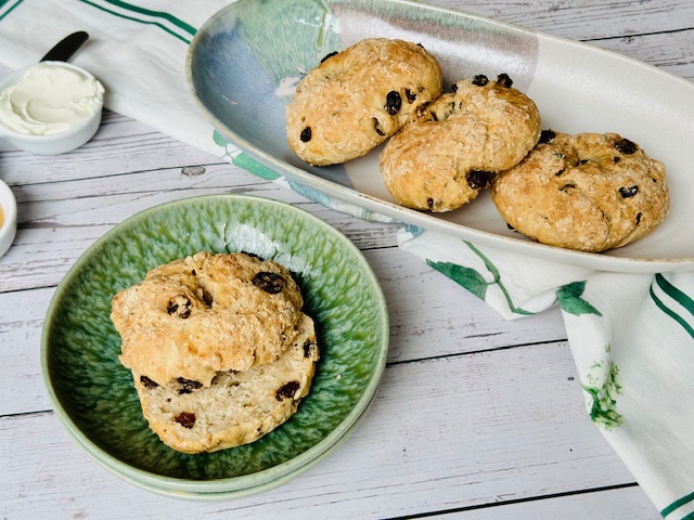 BAGELS DE CANELA Y PASAS