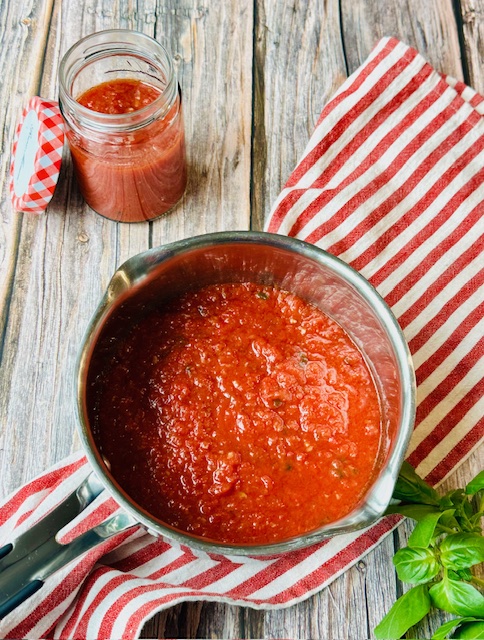 SALSA DE TOMATE CON HIERBAS