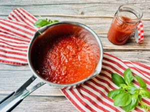 SALSA DE TOMATE CON HIERBAS