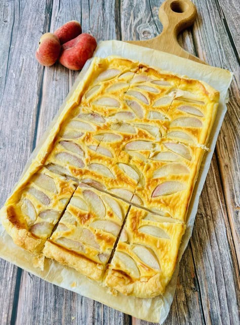 PASTEL DE MELOCOTÓN EN HOJALDRE