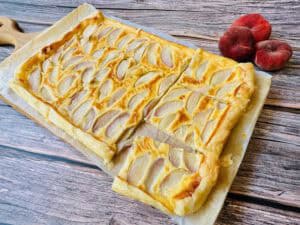 PASTEL DE MELOCOTÓN EN HOJALDRE