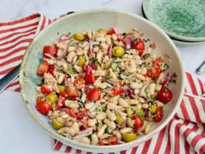 ENSALADA ITALIANA DE FRIJOLES BLANCOS