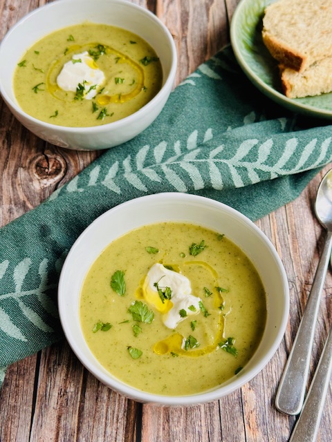 SOPA DE BRÓCOLI Y PUERROS