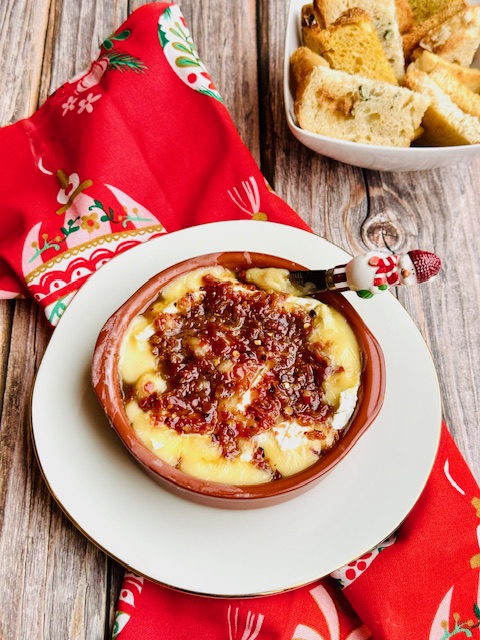 BRIE CON TOCINO Y MIEL AL HORNO