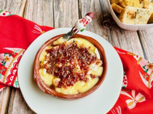 BRIE CON TOCINO Y MIEL AL HORNO