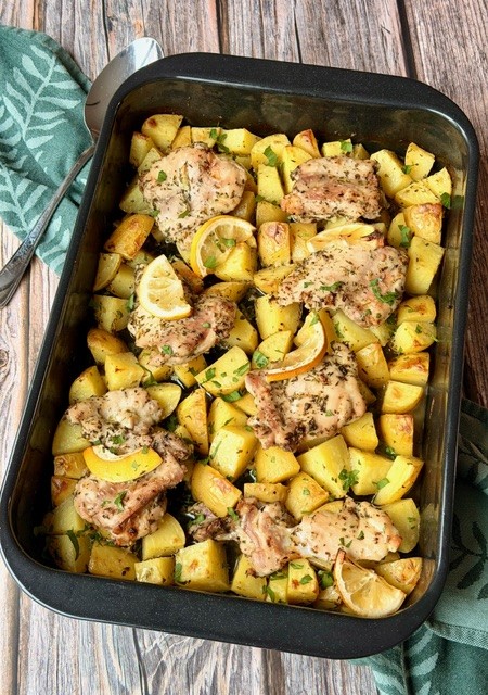 POLLO CON PAPAS ESTILO GRIEGO