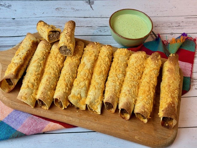 TAQUITOS DE CARNE CON QUESO AL HORNO