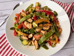 POLLO TERIYAKI CON VEGETALES AL HORNO