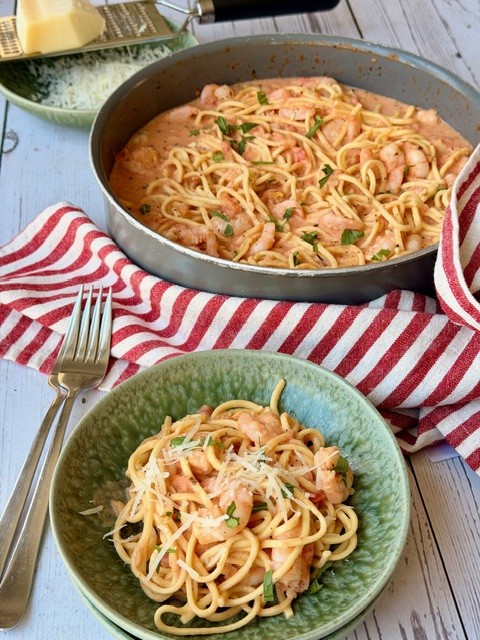 CAMARONES CREMOSOS CON PASTA