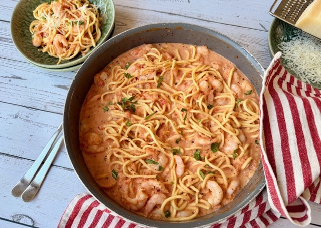 CAMARONES CREMOSOS CON PASTA
