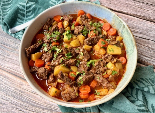 CARNE GUISADA CON VEGETALES