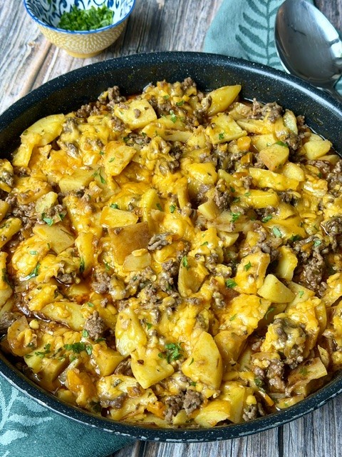 CARNE CON PAPAS Y QUESO EN SARTÉN