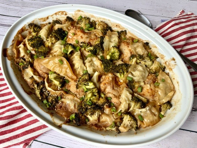 POLLO AL COCO CON GYOZAS AL HORNO