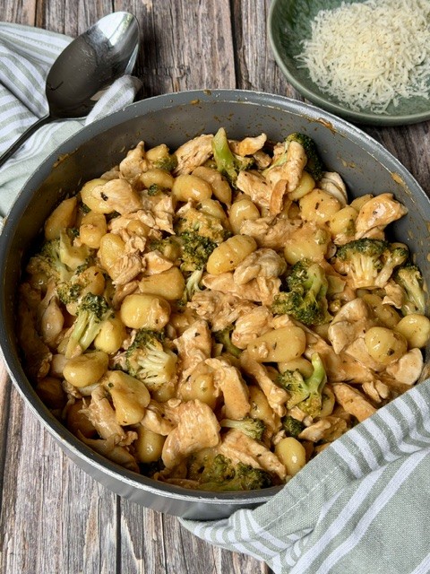 POLLO CON ÑOQUIS EN SARTÉN