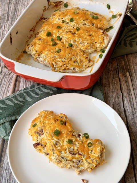 PECHUGAS DE POLLO CON QUESO CREMA Y TOCINO