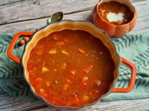 SOPA DE CARNE CON PAPAS Y VEGETALES